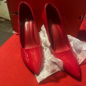 Hingswink red high heels